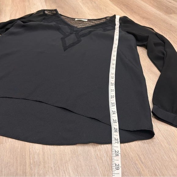 Gental Fawn black v neck blouse with slit sheer arms - Picture 8 of 9